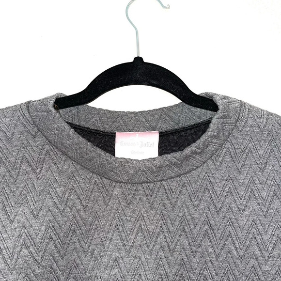 Romeo & Juliet NWT Gray Stitched Chevron Short Sleeve Sweatshirt Medium Women’s - Picture 2 of 11